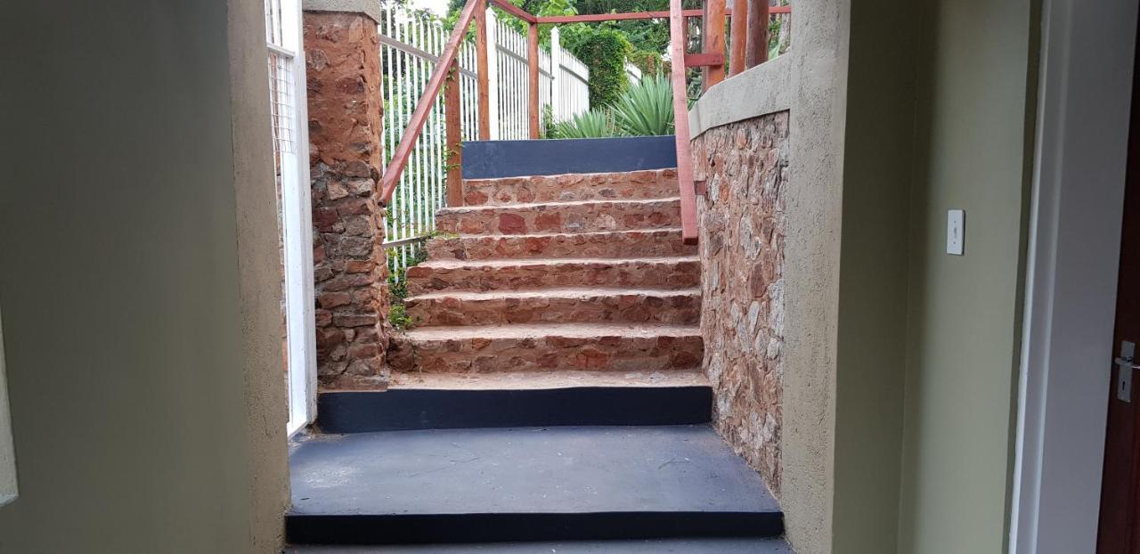 Metsing At Harties Hotel Hartbeespoort Buitenkant foto